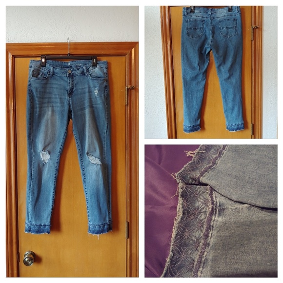 NY&CO distressed jeans - Picture 2 of 7